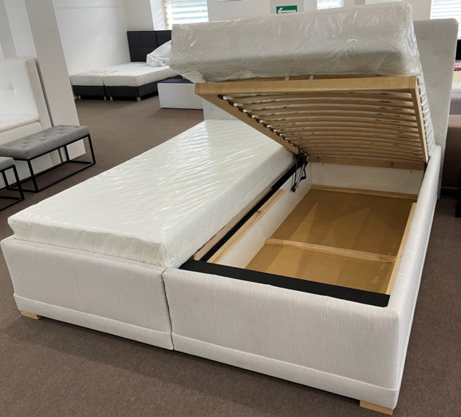 Čalouněná postel Verona 200x200 cm - světle šedá